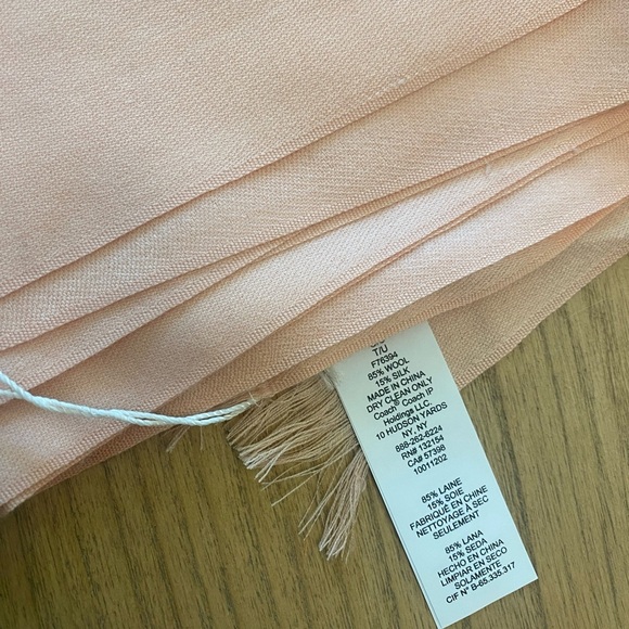 Coach Signature Wrap - Picture 3 of 4